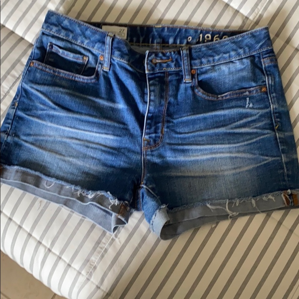 Gap size 27 shorts